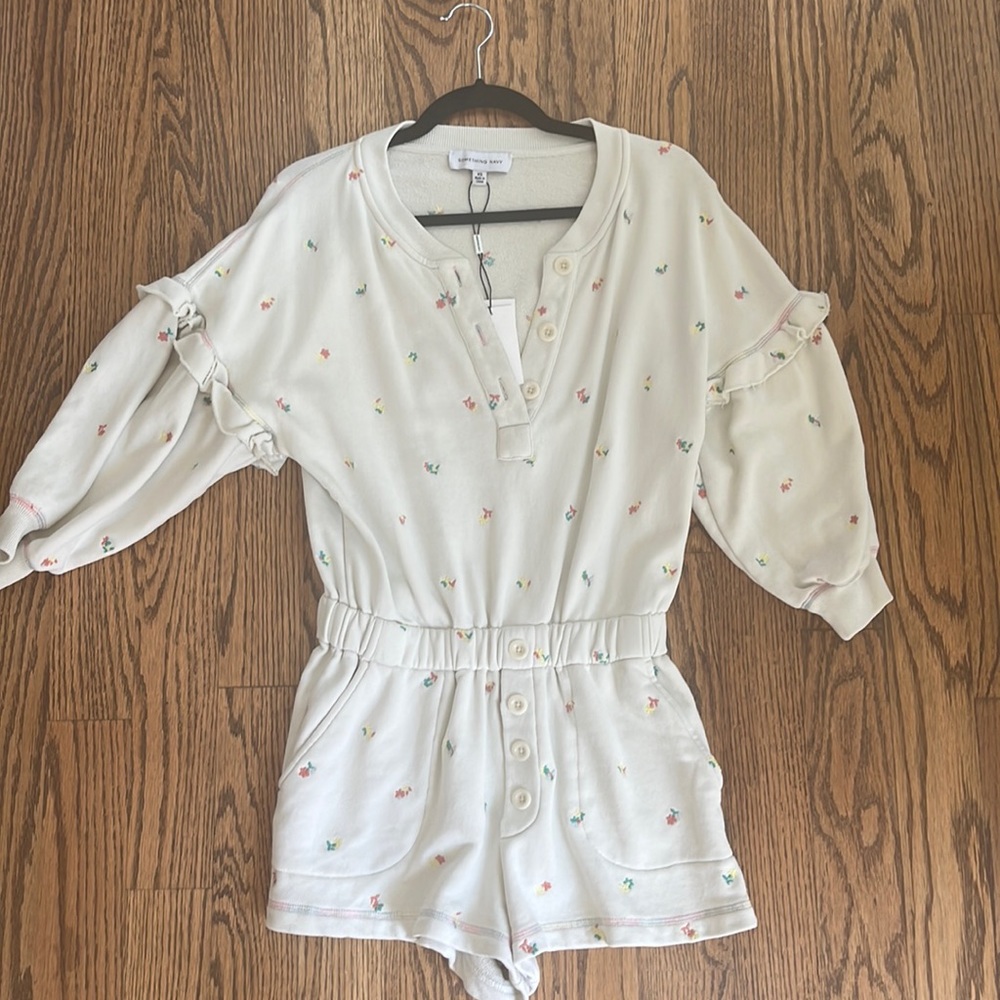 Something Navy long sleeve cream cotton romper embroidered flowers. XS. NWT!